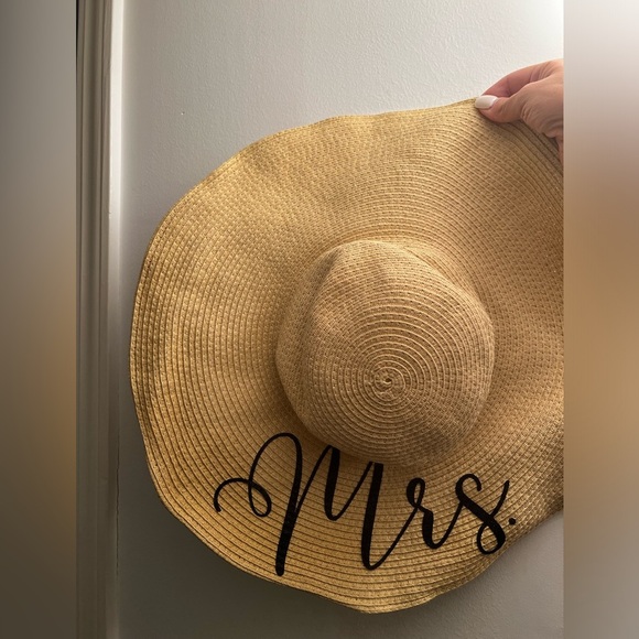 RELIX Other - Mrs. Hat